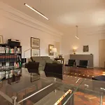 Gaspar House In Areeiro By Hosty *